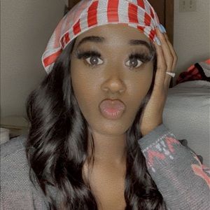 Meet your Posher, Ebony